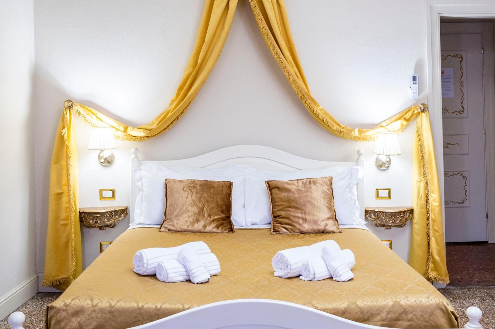 Palazzo Titti Rialto Suites Veneza Exterior foto