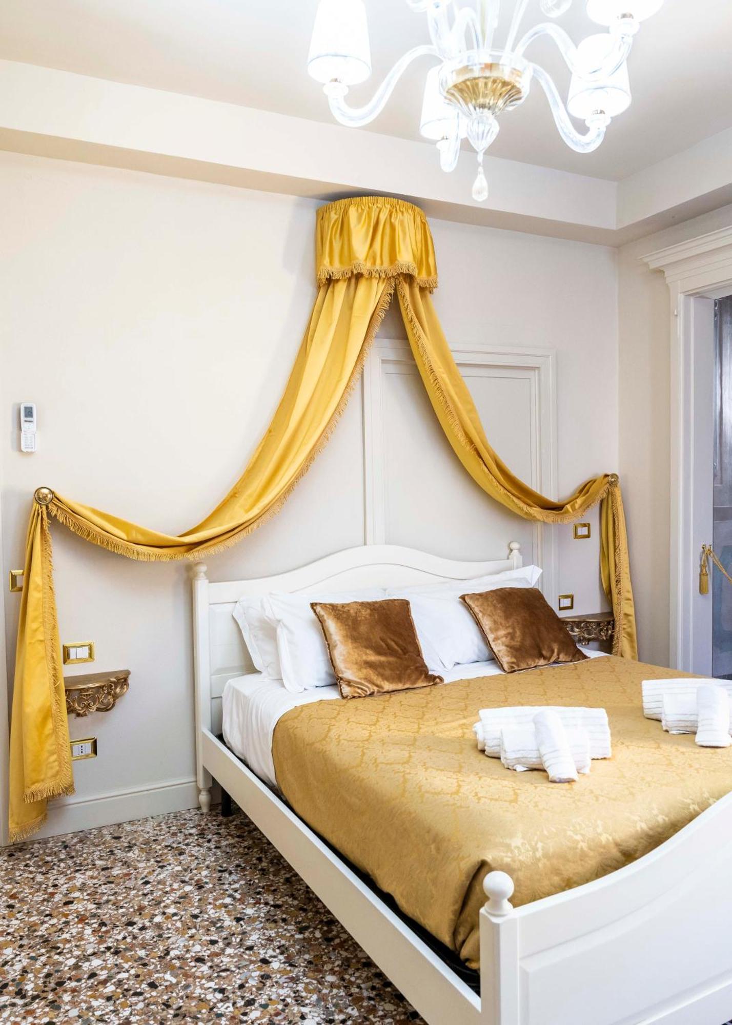 Palazzo Titti Rialto Suites Veneza Exterior foto