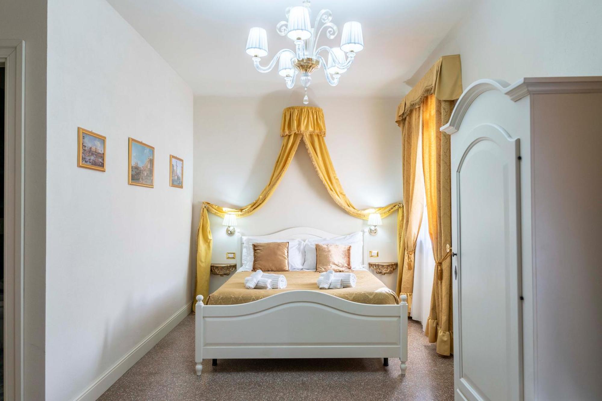 Palazzo Titti Rialto Suites Veneza Exterior foto
